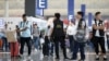 Aeropuerto de Hong Kong reanuda vuelos y se delimitan las protestas