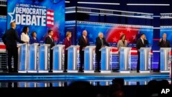 Demokratski predsjednički kandidati učestvuju u debati u Atlanti, 20. novembar 2019. (Foto: AP/John Bazemore)