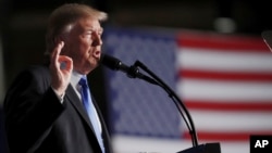 Presiden Donald Trump berbicara di Fort Mayer, Arlington, Virginia, 21 Agustus 2017, dalam pidato kepresidenan mengenai AS-Afghanistan strategi.