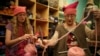 Kelompok Perempuan AS Rajut Topi "Pussyhat" untuk Protes Anti-Trump