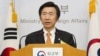 윤병세 한국 외교부 장관이 30일 오후 서울 외교부 청사 브리핑룸에서 북한 안보리 결의 채택 관련 브리핑하고 있다. 