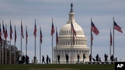 El Servicio de Ciudadanía e Inmigración de Estados Unidos anunció nuevas políticas y procedimientos basados en la emergencia mundial. 