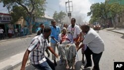 En images : attentats à la voiture piégée en Somalie