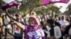 Des partisans du parti politique d'opposition tanzanien L'Alliance pour le changement et la transparence (Wazalendo) lors d'une manifestation à Stone Town, le 25 octobre 2020.