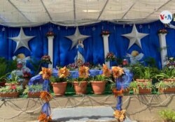 Altar a la Virgen colocado por el gobierno en avenida de Managua. [Foto: Daliana Ocaña, VOA]
