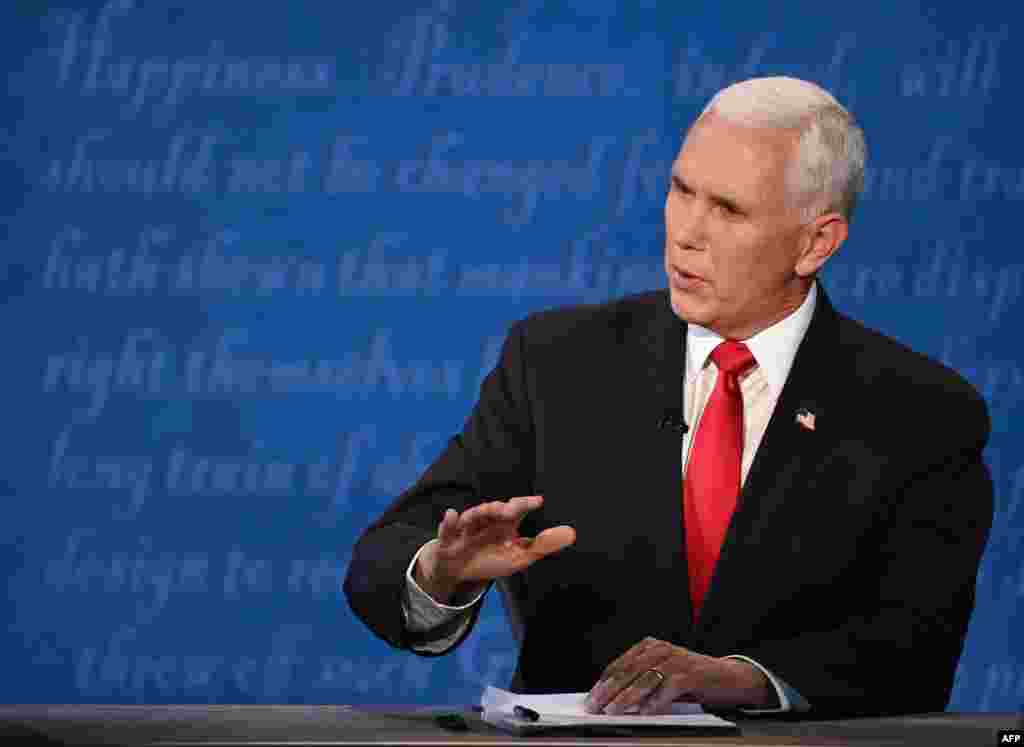 Durante el debate, Pence asegura que el gobierno del presidente Trump ha creado un “medio ambiente más limpio” gracias al “libre mercado” y acusa a la campaña de Biden de querer prohibir el fracking.