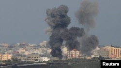 Serangan udara Israel di Jalur Gaza, Minggu (13/7).