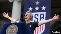 Megan Rapinoe, la capitana del equipo femenino, es crítica del presidente Trump y ya ha dicho que "no muchas, y quizá ninguna", de sus compañeras iría a la Casa Blanca.