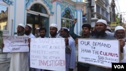 Muslims joined Christians in protest against the rape of the 71-year-old nun in a rare show of solidarity, Ranaghat, India. (Shaikh Azizur Rahman for VOA News)