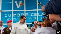 Maduro aprovechó una conferencia para dar la cara por los mexicanos y explicó que quien se meta con México lo hará con Venezuela, y añadió que Trump es un bandido.