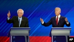 Senator Bernie Sanders i bivši potpredsjednik Joe Biden raspravljaju o zdravstvenoj zaštiti na demokratskoj debati 12. septembra.