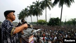 Etienne Tshisekedi, akihutubia mkutano wa upinzani Kinshasa Julai 9 2005.
