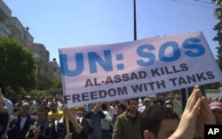 Des manifestants antigouvernementaux à Homs, dans le centre de la Syrie