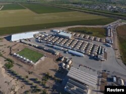 Ciudad de tiendas de campaña erigida en Tornillo, Texas para albergar a niños migrantes separados de sus padres o que han cruzado la frontera de EE.UU. sin acompañantes. Foto del Departamento de Salud y Servicios humanos de EE.UU. Oct. 12 de 2018.