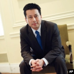 Author Kenji Yoshino