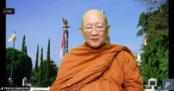 Vice Director of Education of World Bhuddist Sangha Council, Bhikku Jayamedho Thera, menyoroti pemerataan pendidikan untuk mewujudkan keadilan. (Foto: VOA/Petrus Riski)
