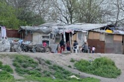 Roma kids in North Macedonia. (VOA Photo/Toshe Ognjanov)