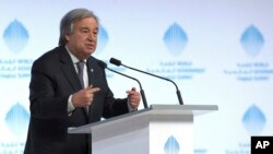 Le secrétaire-général de l'ONU Antonio Guterres parle au Sommet mondial de la gouvernance à Dubai, aux Emirats arabes unis, le 13 février 2017.