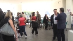 Ciudadanos en contra de consulado cubano