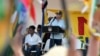El presidente colombiano Gustavo Petro habla junto a la vicepresidenta Francia Márquez durante una tradicional reunión indígena "Minga" el 15 de marzo de 2024 en Cali, Colombia.