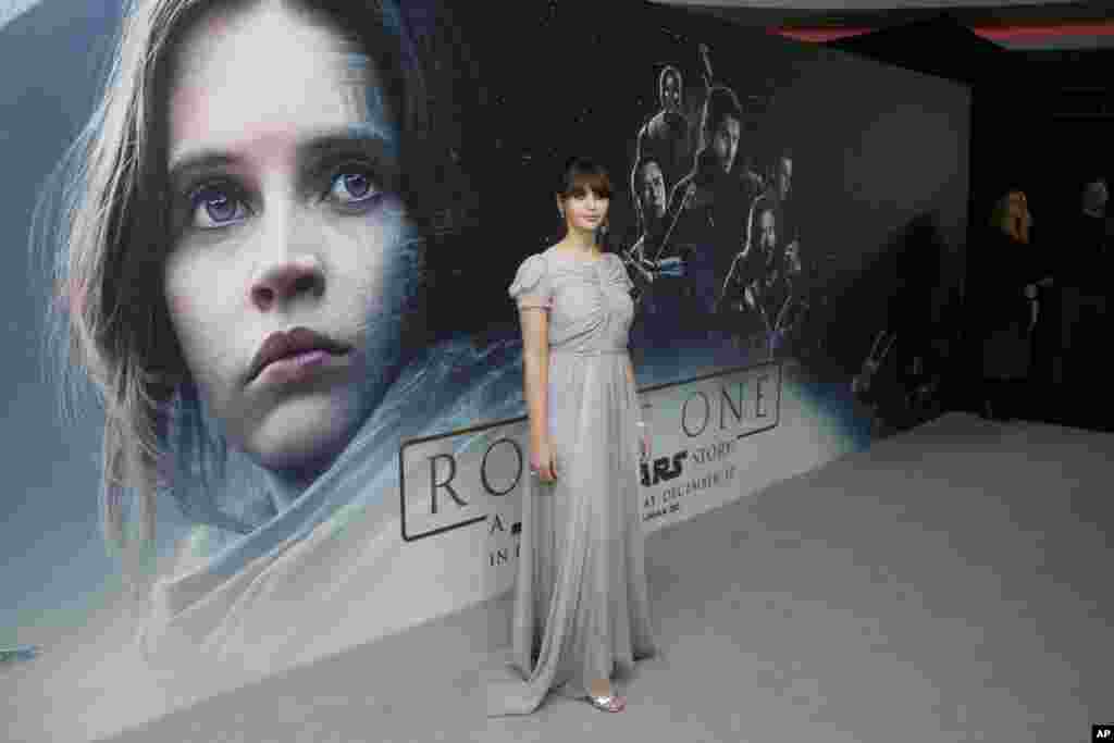 2016年12月13日,电影《星球大战外传:侠盗一号》(Rogue One: A Star Wars Story )的演员 Felicity Jones 出席活动。这部电影是2016年票房最高的影片。