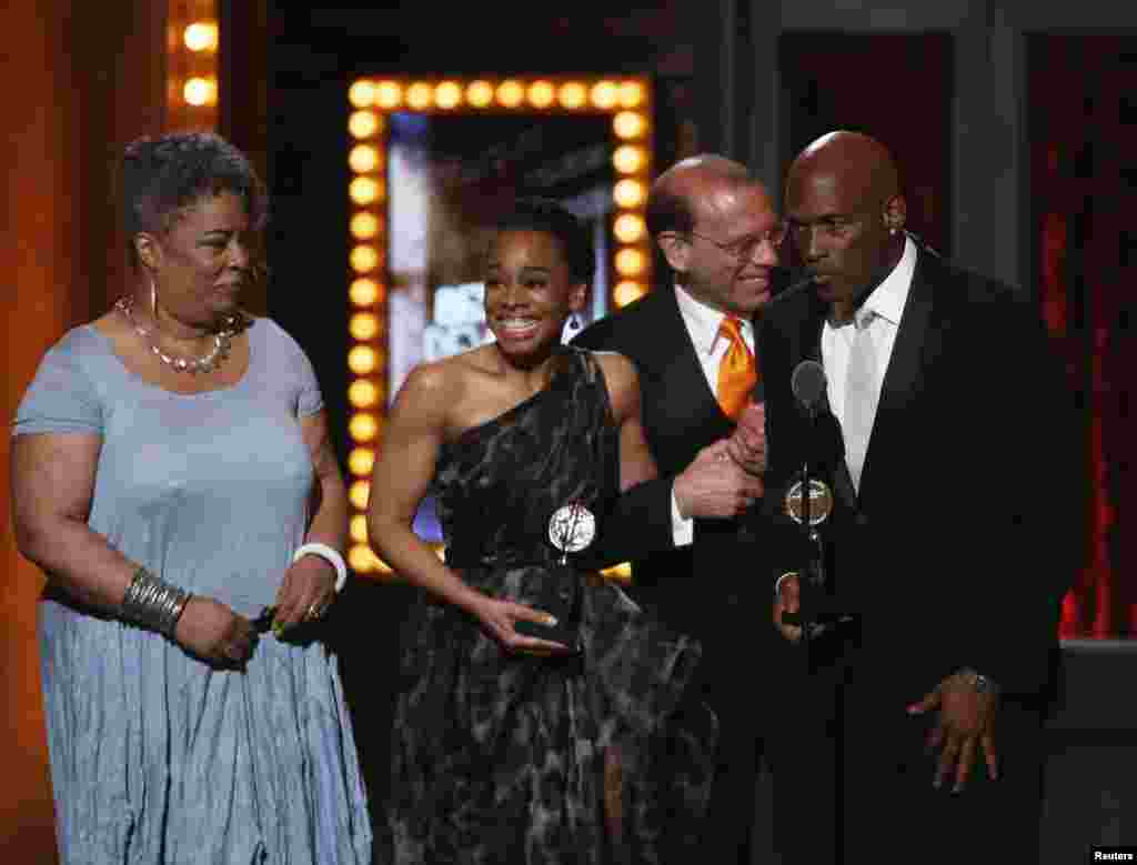 The cast and crew of "A Raisin in the Sun" accept the award for Best Revival of a Play during the American Theatre Wing's 68th annual Tony Awards at Radio City Music Hall in New York, June 8, 2014.