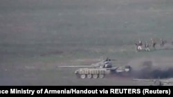 Vifaru vya Azerbaijani na wanajeshi wake wakati wa shambulizi la mkoa uliojitenga wa Nagorno-Karabakh