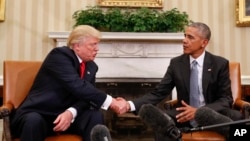 L'ancien président américain Barack Obama et l'actuel président Donald Trump lors de leur rencontre à la Maison Blanche, le 10 novembre 2016.