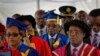 Mugabe faz primeira aparição pública e é aplaudido