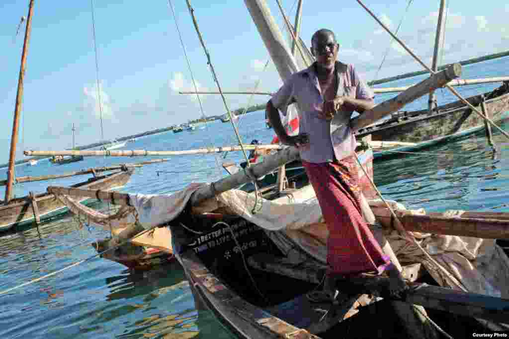 Vae Buno Vae has been fishing around Lamu for 35 years, but now he’s afraid fishing as a livelihood is about to vanish, Nov. 26, 2014. (VOA / Hilary Heuler)