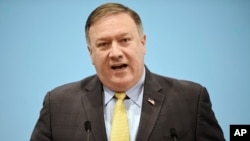 El secretario de Estado de EE.UU., Mike Pompeo, habla en una conferencia de prensa en el marco de la 51ª Reunión de Ministros de Asuntos Exteriores de la ASEAN en Singapur, el 4 de agosto de 2018. (Archivo)