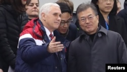 美国副总统彭斯和韩国总统文在寅在平昌冬奥会上观看体育比赛（2018年2月10日）