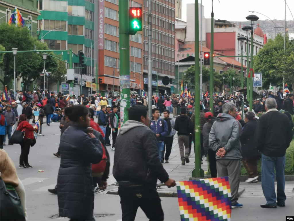 Los manifestantes exigen la renuncia de Jeanine Áñez, quien asumió en la noche del martes la presidencia de Bolivia. 