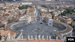 El papa Benedicto XVI habló en la Plaza de San Pedro, dos días después que culminara la cumbre económica del G-20 en Seúl.