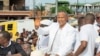 L'ancien gouverneur de la province du Katanga, Moise Katumbi, salue ses partisans lors de son retour à Kinshasa, le 6 novembre 2020.