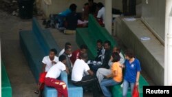 Des clandestins à Lampedusa