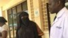 La ministre de la Santé ougandaise déguisée, épingle des travailleurs médicaux corrompus