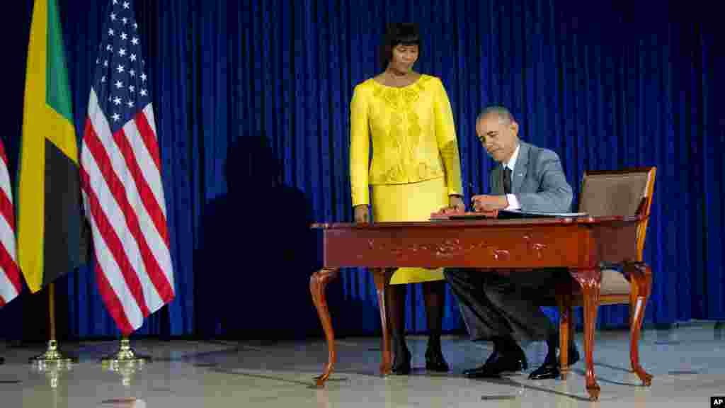Shugaba Barack Obama da Firayam Minista Jamaïca Portia Simpson-Miller a Kingston.