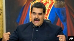 Voceros de la coalición opositora no comentaron de inmediato el anuncio del presidente.
