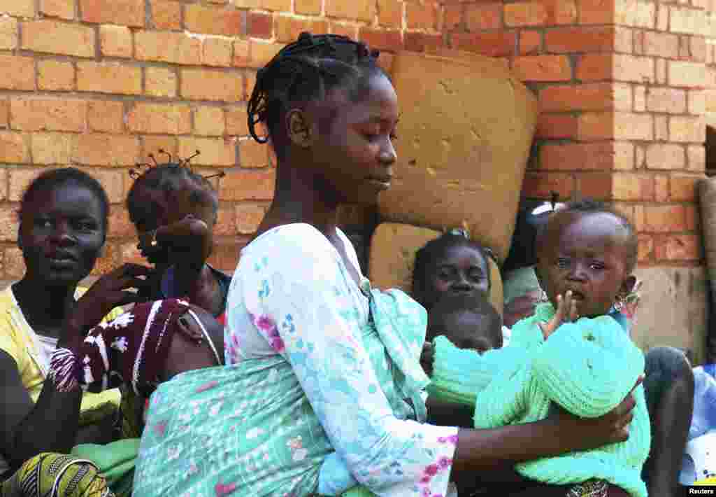Internally displaced people escaping violence take shelter at Saint Paul's Church, Bangui, Central African Republic, Dec. 17, 2013. 