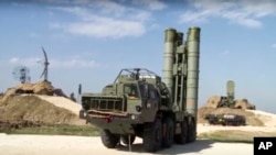 Le système russe de défense antiaérienne S-400 déployé en Syrie, 27 novembre 2015.