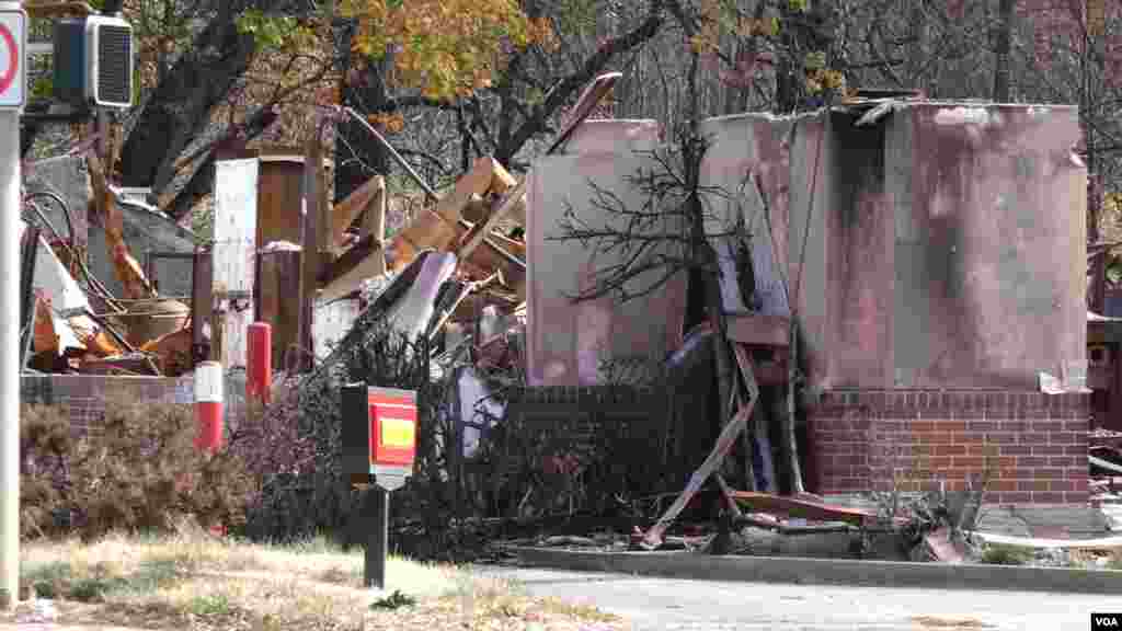 The Camp Fire destroyed a McDonalds fast food restaurant in Paradise. (Elizabeth Lee/VOA News)