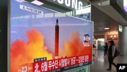 韩国电视上显示的朝鲜导弹发射画面