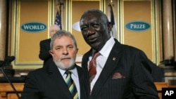Lula da Silva do Brasil e john Kufuor do Ghana, dois antigos presidentes cujos governos conseguiram reduzir a niveis mais baixos a prevalencia da fome nos países respectivos