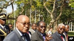 Os presidentes Jacob Zuma, Robert Mugabe e Armando Guebuza