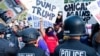 Lanzan de todo a simpatizantes de Trump