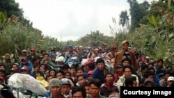 ပိတ်မိနေတဲ့တနိုင်းစစ်ပြေးဒုက္ခသည်များ (သတင်းဓာတ်ပုံ-Hkun Awng Nlam)