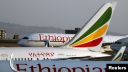 Des avions d'Ethiopian Airlines à l'aéroport international de Bole, à Addis-Abeba, en Éthiopie, le 7 avril 2020.