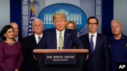 Le président Donald Trump s'exprime lors d'un point de presse avec le groupe de travail sur les coronavirus, à la Maison Blanche, le mardi 17 mars 2020, à Washington. (Photo AP / Evan Vucci)