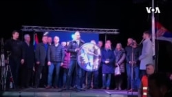 Opozicioni poslanik Draško Stanivuković obraća se okupljenima na protestu opozicije
